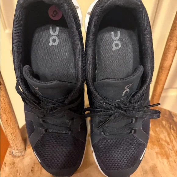 On Running women Black and White Athletic Shoes - Picture 5 of 16